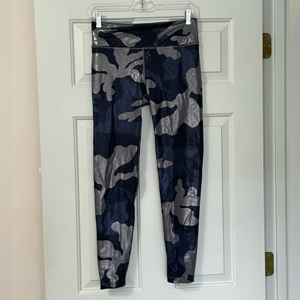 Size medium Noli yoga pants - cute blue and silver camo print.  Like new!
